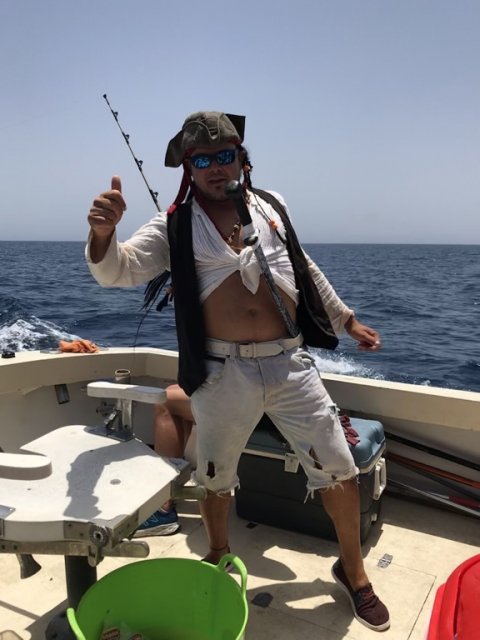 Tid til at spendere drikkepenge - piraten kommer rundt