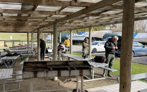 Klargøring til havørredjagten ved Vive Havn