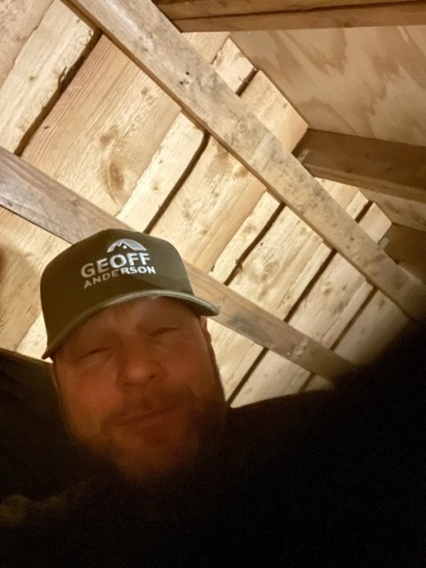 Morgenstemning i svogers shelter - Pausefiskeren tilpas nedkølet