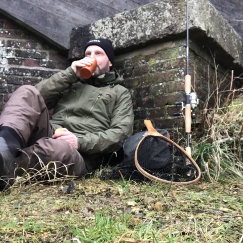 pausefiskeren ved hover å