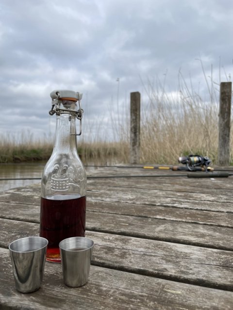 Onkel Finns Mosteri leverede klitrosesnapsen - skål i Vestjylland!