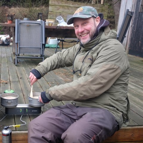 Pausefiskeren i feltkøkkenet - suppe på vej