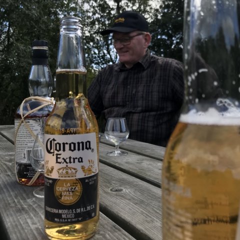 corona pils rom hygge put and take