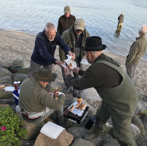 samling ved grillen - ringkøbing og omegns sportsfiskerforening
