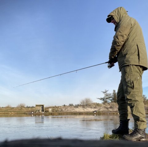Pausefiskeren spinner og spinner - det er køligt, men STOP TALKING WEATHER