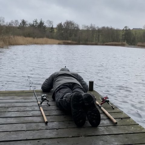 Kasper lurer på aborrer med mormyska