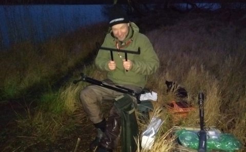 Pausefiskeren in the dark