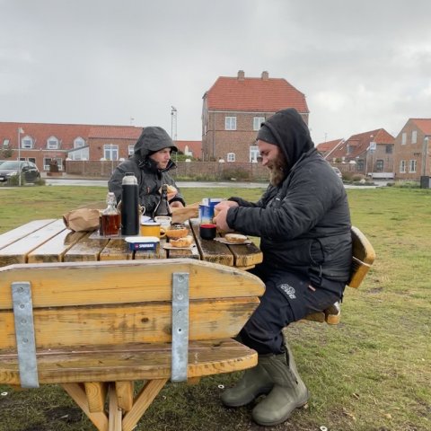 Morgenmad i regnen - Ringkøbing Havn