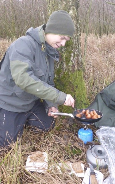 Kasper laver pølser
