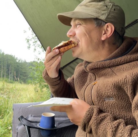 Der gumles morgenbuffet ved søen